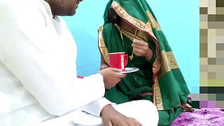 Desi father-in-law called his daughter-in-law on the pretext of drinking tea and tore her daughter-in-law(Clear Audio)